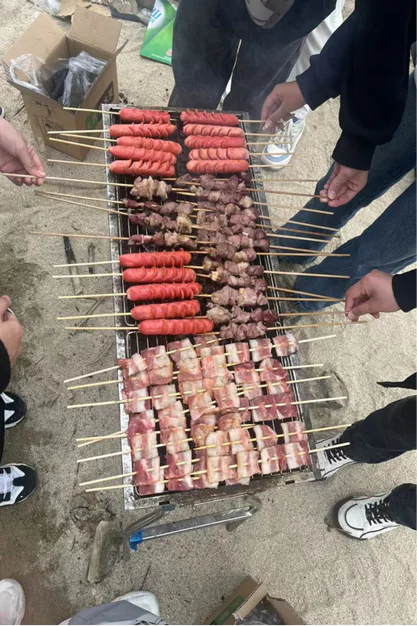 云飞扬成员户外烧烤活动